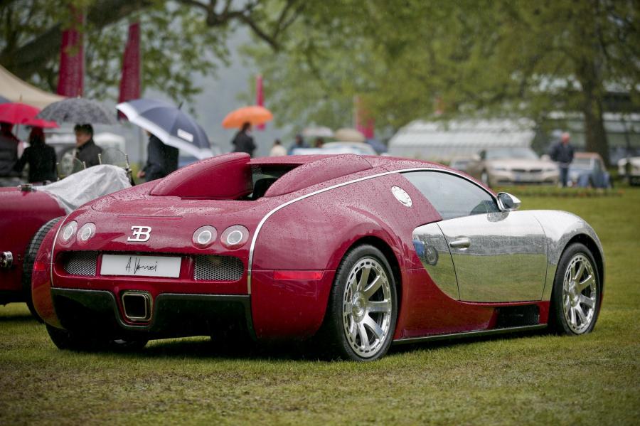  Bugatti Veyron 16.4 Centenaire 2009 года  (фото 8 из 130)